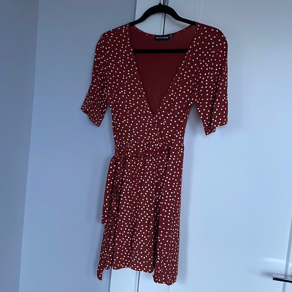 Polka dot V neck spring/summer dress. size 8 (medium)